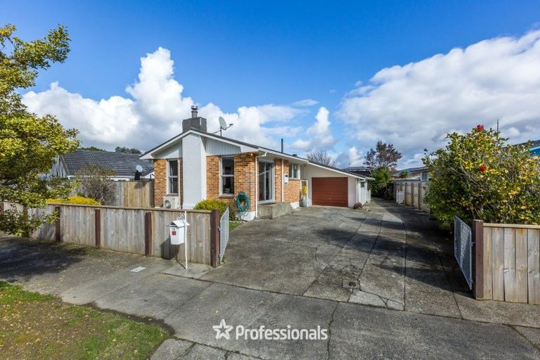 Photo of property in 15 Akron Grove, Totara Park, Upper Hutt, 5018