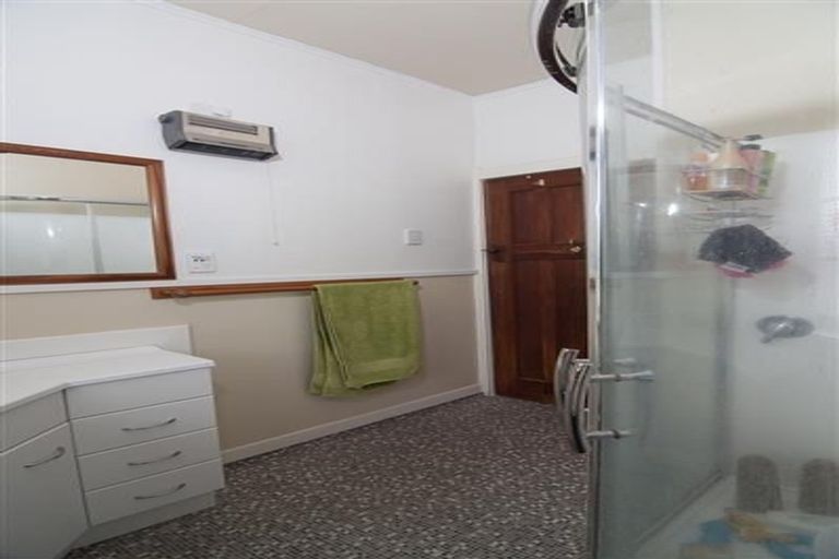 Photo of property in 16 Burrows Place, Frankton, Hamilton, 3204