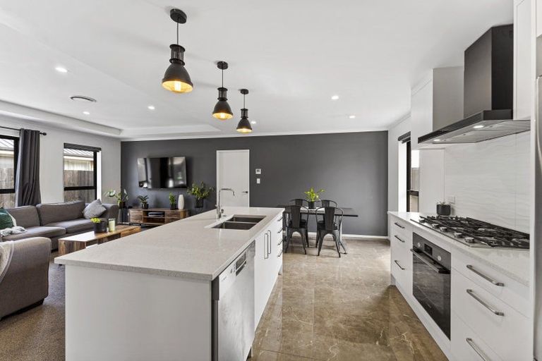 Photo of property in 18 Grey Way, Russley, Christchurch, 8042