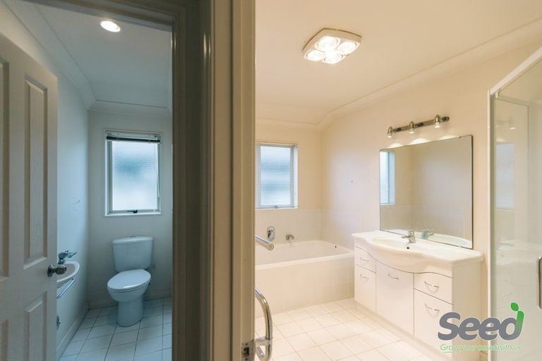 Photo of property in 2 Roderick Place, Rototuna, Hamilton, 3210