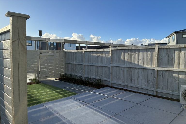 Photo of property in 101 Waituarua Drive, Takanini, Auckland, 2112