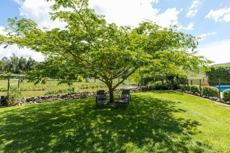 Photo of property in 11 Mangakuri Road, Kairakau, Havelock North, 4295