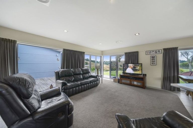 Photo of property in 126 Brownhill Road, Whitford, Manurewa, 2576