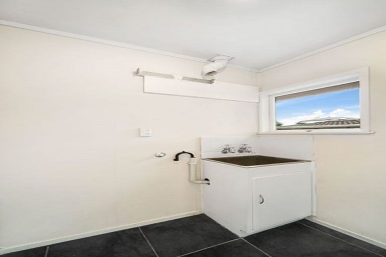 Photo of property in 2a Kurnell Drive, Botany Downs, Auckland, 2010