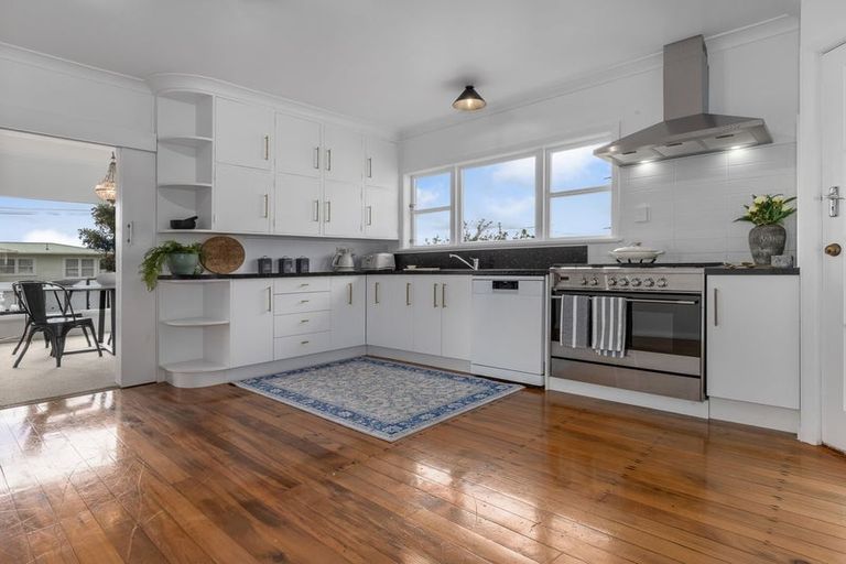 Photo of property in 14 Duke Street, Levin, 5510