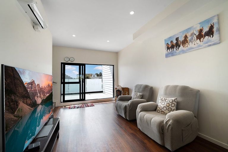 Photo of property in 4/68 Smythe Road, Henderson, Auckland, 0612