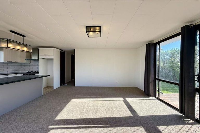 Photo of property in 2/15 Cyril Crescent, West Harbour, Auckland, 0618