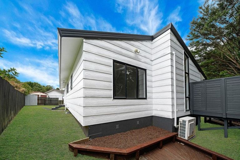 Photo of property in 77 Meadowvale Rise, Titirangi, Auckland, 0604