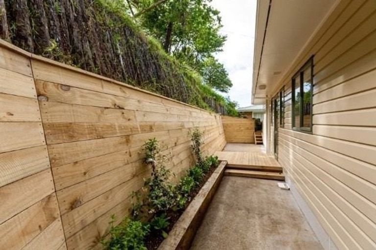 Photo of property in 23 Seaview Road, Marfell, New Plymouth, 4310