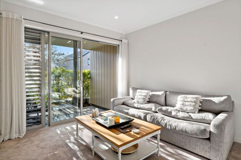 Photo of property in 11/2 Warrant Officer Lane, Hobsonville, Auckland, 0616