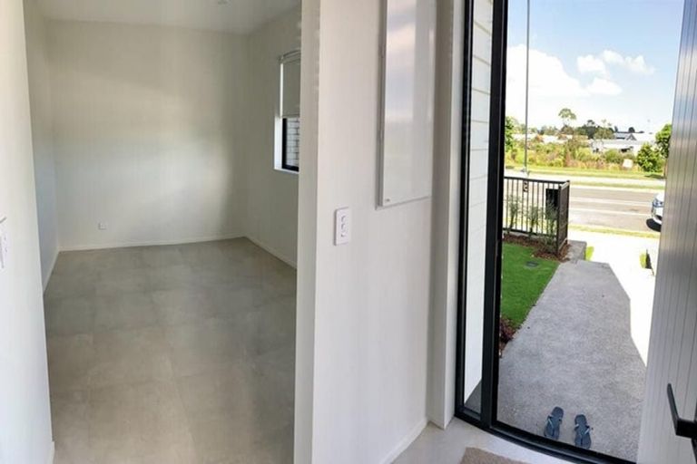 Photo of property in 18 Te Napi Drive, Takanini, 2112