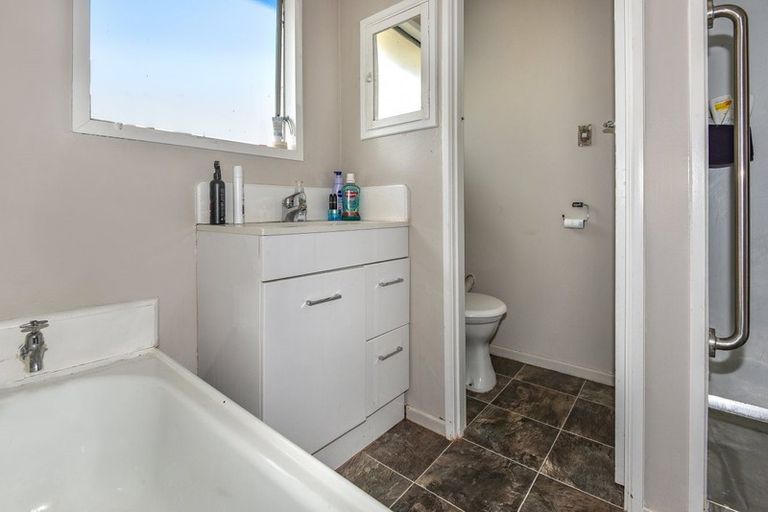 Photo of property in 2/27 Kawau Crescent, Bromley, Christchurch, 8062