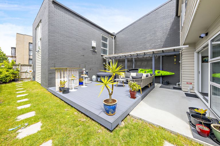 Photo of property in 37 Popokatea Drive, Takanini, 2112