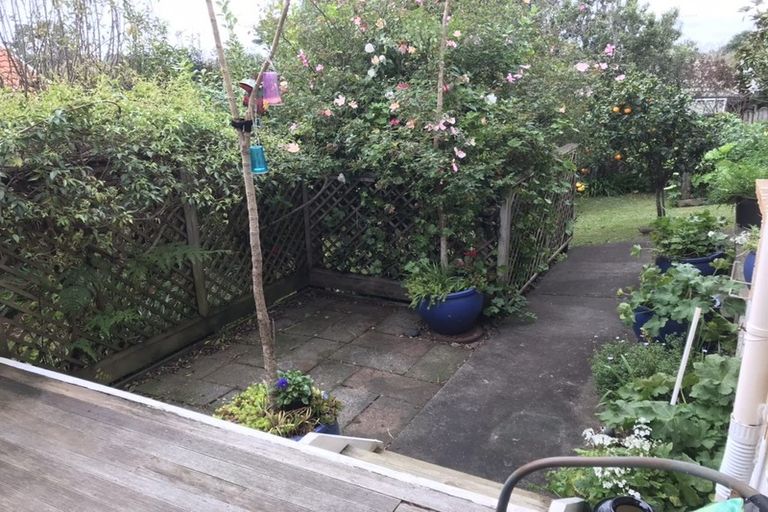 Photo of property in 104 Harmel Road, Glendene, Auckland, 0602