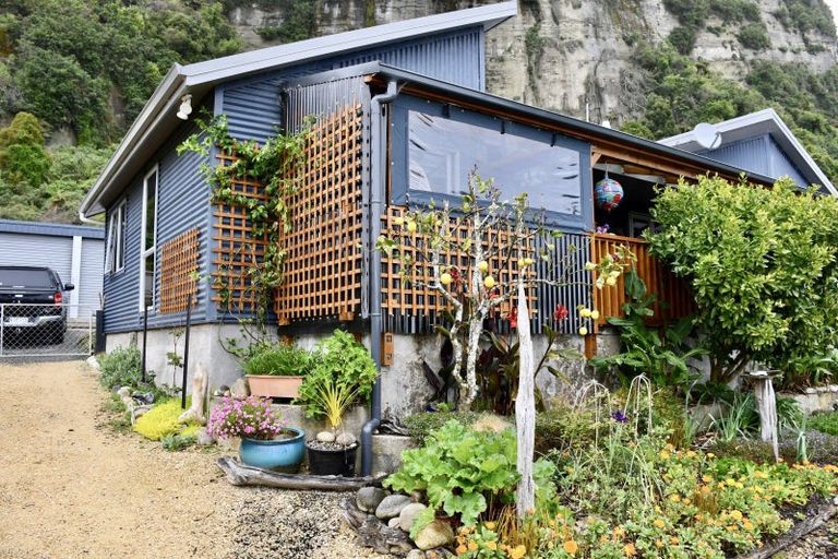 Photo of property in 28 Nikau Heights, Little Wanganui, Karamea, 7893