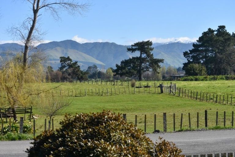 Photo of property in 127 Lincoln Road, Carterton, 5713