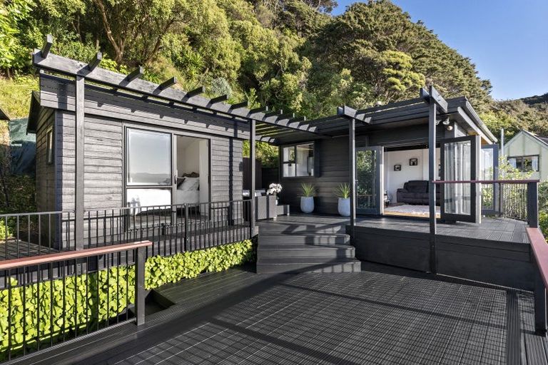 Photo of property in 11 Karaka Street, Eastbourne, Lower Hutt, 5013
