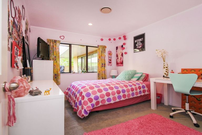 Photo of property in 4c Shaw Road, Oratia, Auckland, 0604