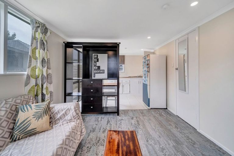 Photo of property in 35 Avro Crescent, Hornby, Christchurch, 8042