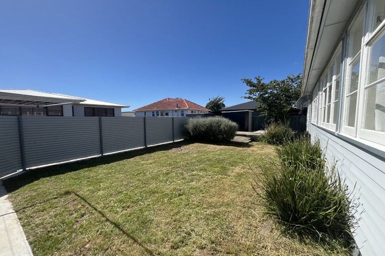 Photo of property in 15 Queenwood Road, Levin, 5510