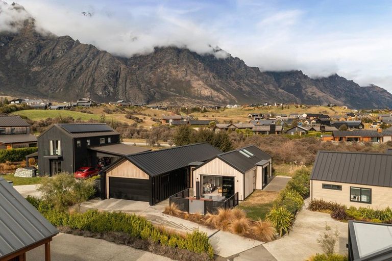 Photo of property in 7 Kerrera Lane, Jacks Point, Queenstown, 9371