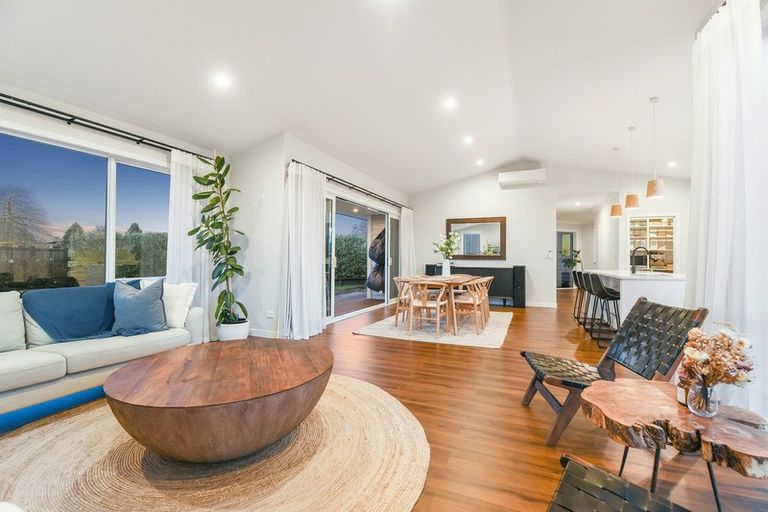 Photo of property in 24 Clifford Close, Leamington, Cambridge, 3432