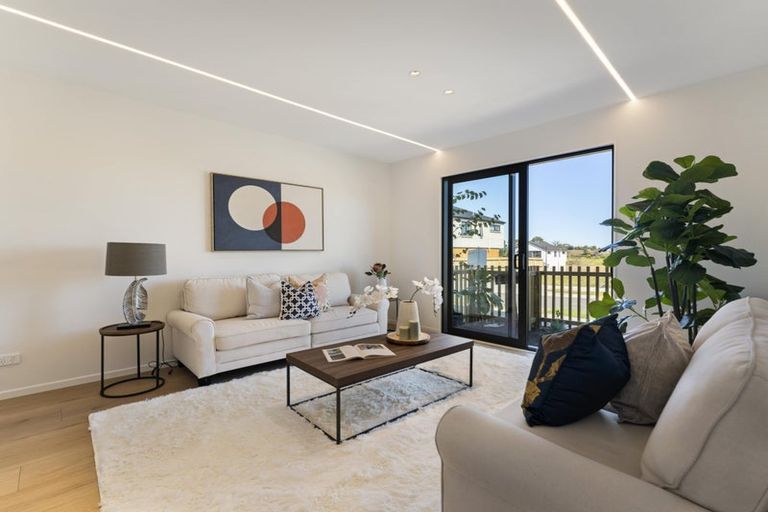 Photo of property in 13 Taipahitini Road, Rosehill, 2113