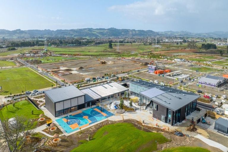 Photo of property in 18 Emerald Avenue, Rosehill, Papakura, 2113