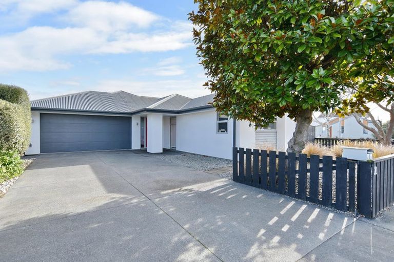 Photo of property in 1 Rue De La Mare, Parklands, Christchurch, 8083