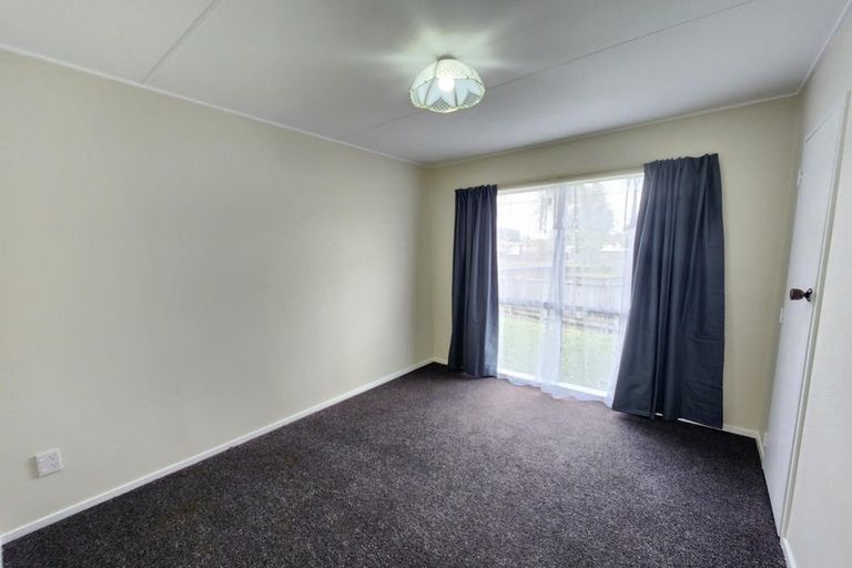 Photo of property in 37 Rhodes Drive, Kelvin Grove, Palmerston North, 4414