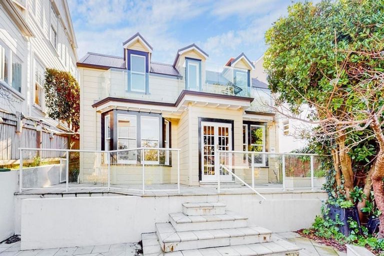 Photo of property in 15 Selwyn Terrace, Thorndon, Wellington, 6011