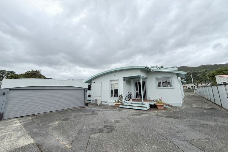 Photo of property in 8 Fergusson Street, Waterloo, Lower Hutt, 5011