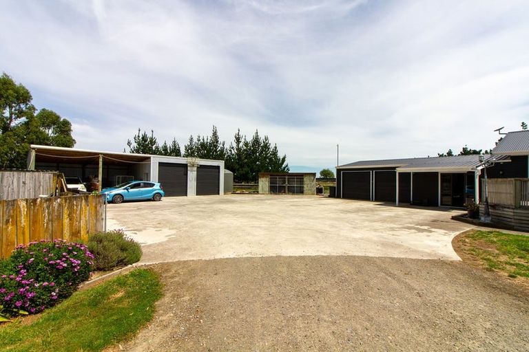 Photo of property in 281 Hoihere Road, Tiakitahuna, Palmerston North, 4477