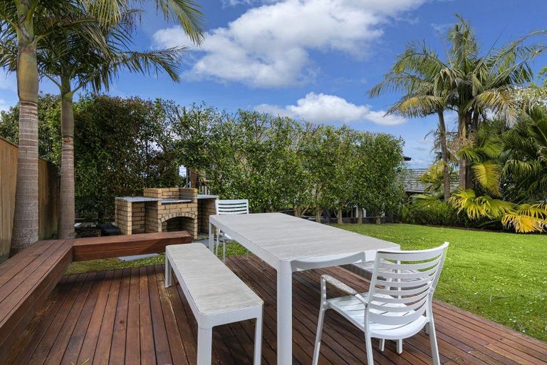 Photo of property in 33 Montclair Rise, Browns Bay, Auckland, 0630