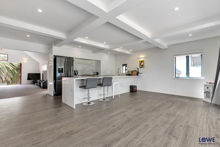 Photo of property in 480a Beach Road, Murrays Bay, Auckland, 0630