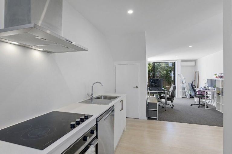Photo of property in 15 Verlamio Lane, Edgeware, Christchurch, 8013