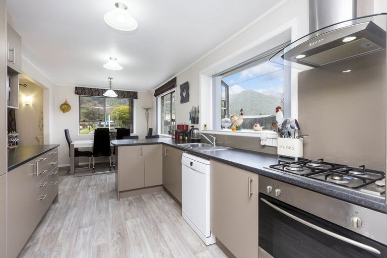 Photo of property in 189 California Drive, Totara Park, Upper Hutt, 5018