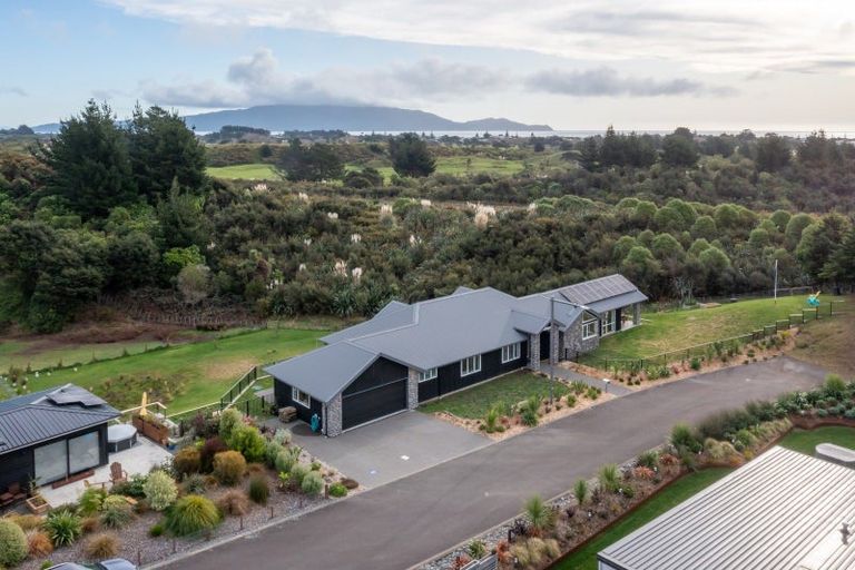 Photo of property in 20 Te Heke Place, Waikanae, 5036