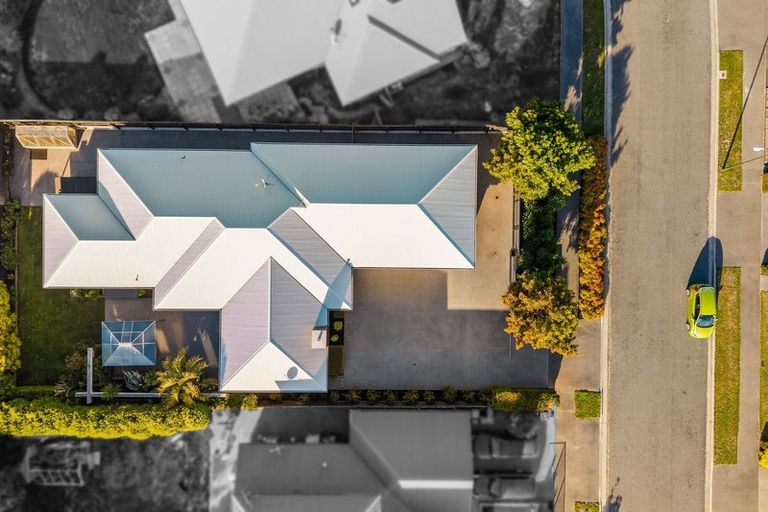 Photo of property in 5 Foresters Crescent, Parklands, Christchurch, 8083