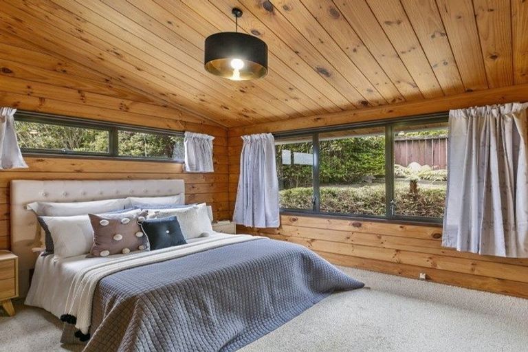 Photo of property in 87 Allington Road, Karori, Wellington, 6012