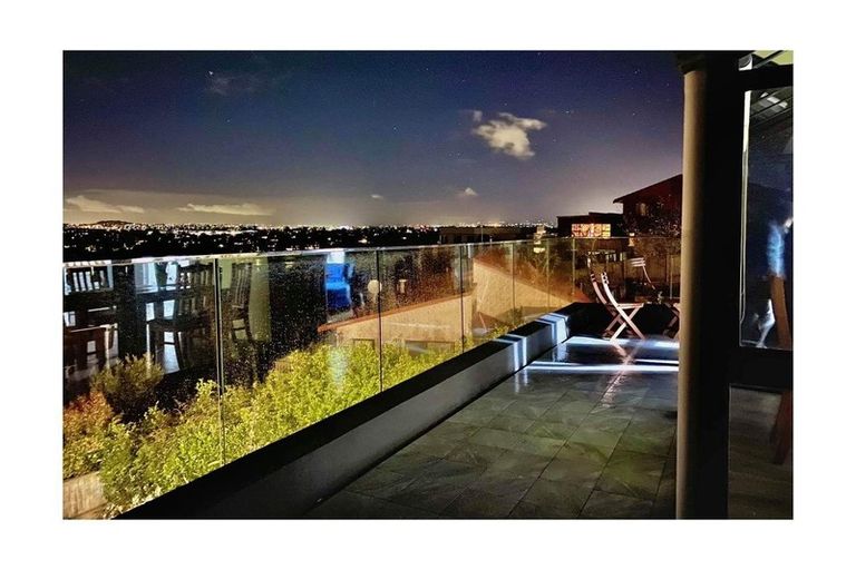 Photo of property in 195 West Harbour Drive, West Harbour, Auckland, 0618