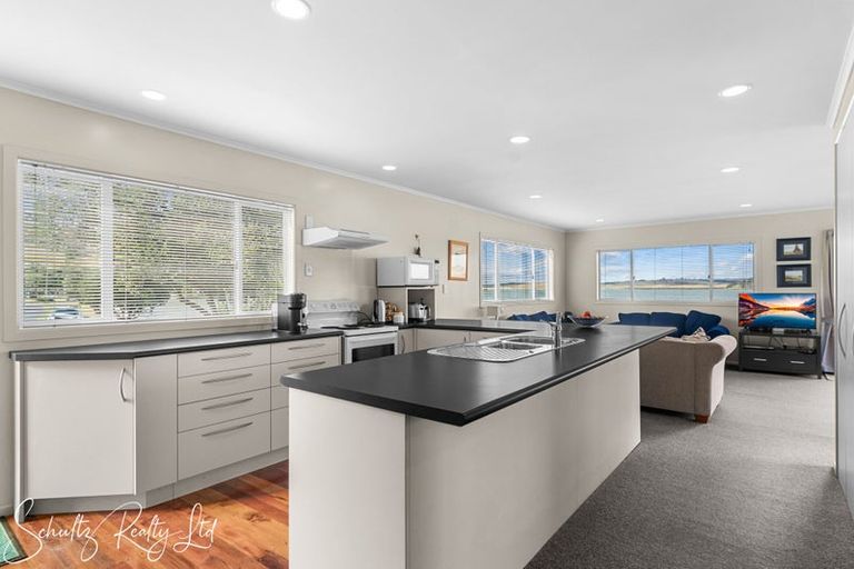 Photo of property in 1 Rigby Street, Whakapirau, 0583