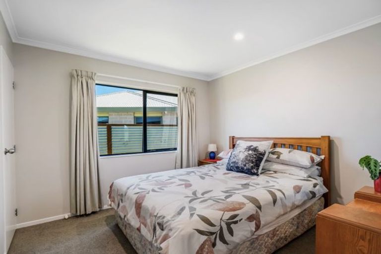 Photo of property in 32 Somerset Crescent, Highbury, Palmerston North, 4412