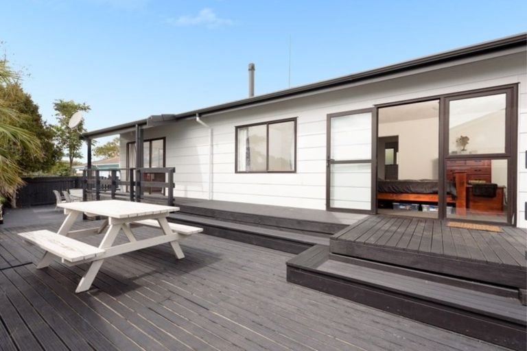 Photo of property in 35b Lyn Grove, Papamoa Beach, Papamoa, 3118