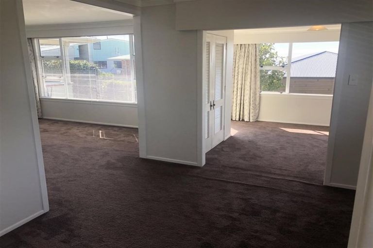 Photo of property in 42 Awanui Street, Merrilands, New Plymouth, 4312