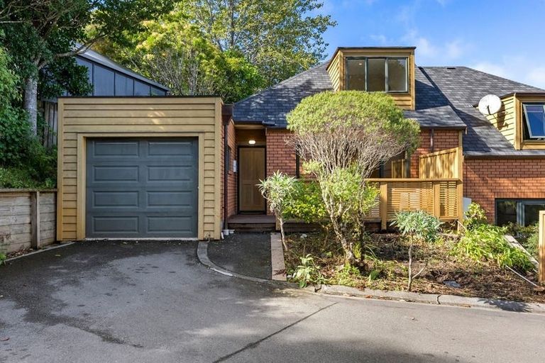 Photo of property in 44 Futuna Close, Karori, Wellington, 6012