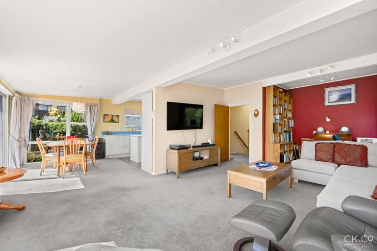 Photo of property in 7 Manor Drive, Stokes Valley, Lower Hutt, 5019