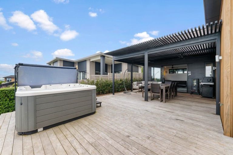 Photo of property in 2 Kohe Way, Pukekohe, 2120
