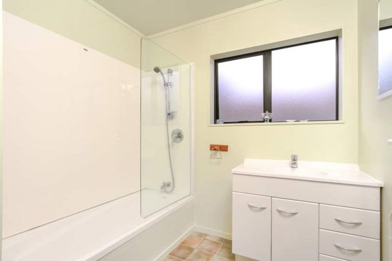 Photo of property in 35 Blueridge Close, Sunnyvale, Auckland, 0612