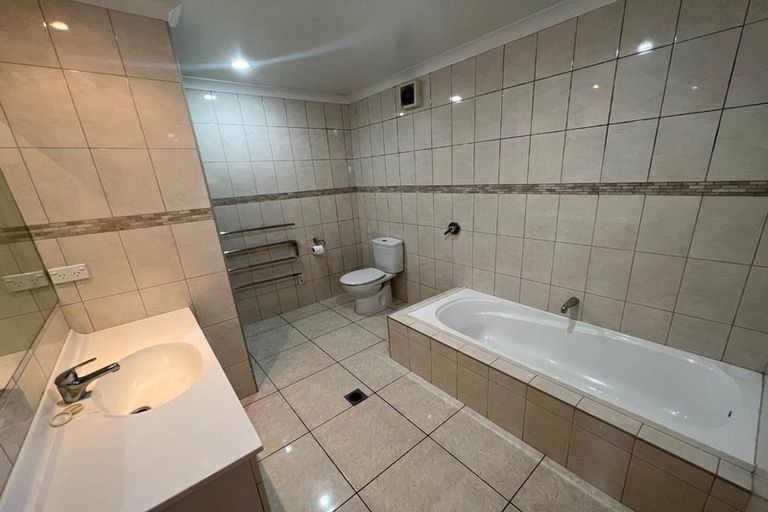 Photo of property in 34 Fairchild Avenue, Goodwood Heights, Auckland, 2105